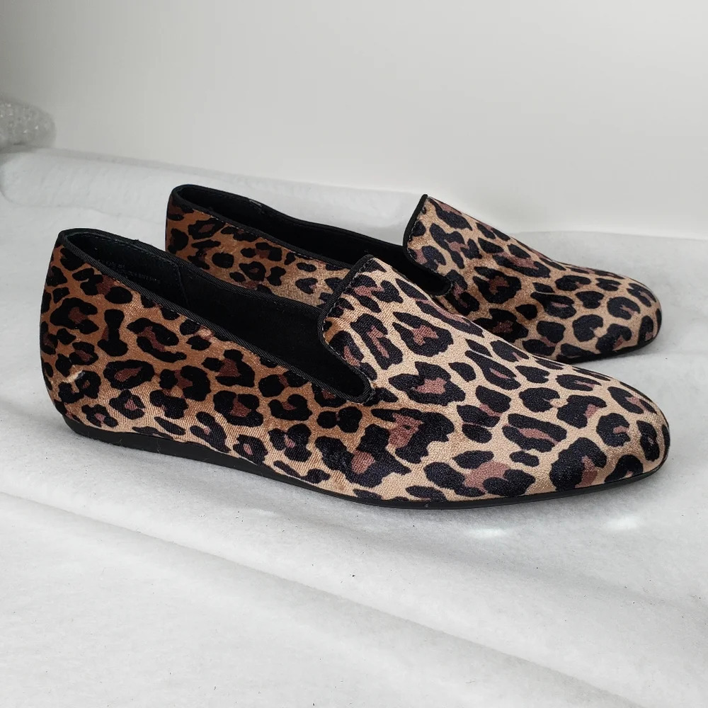 Caslon Scarlet Leopard Print Velveteen Indoor Outdoor Slippers Size 8M. NWOB